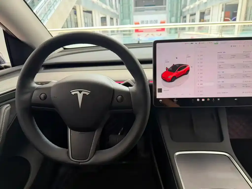 Tesla Model Y — фото 2