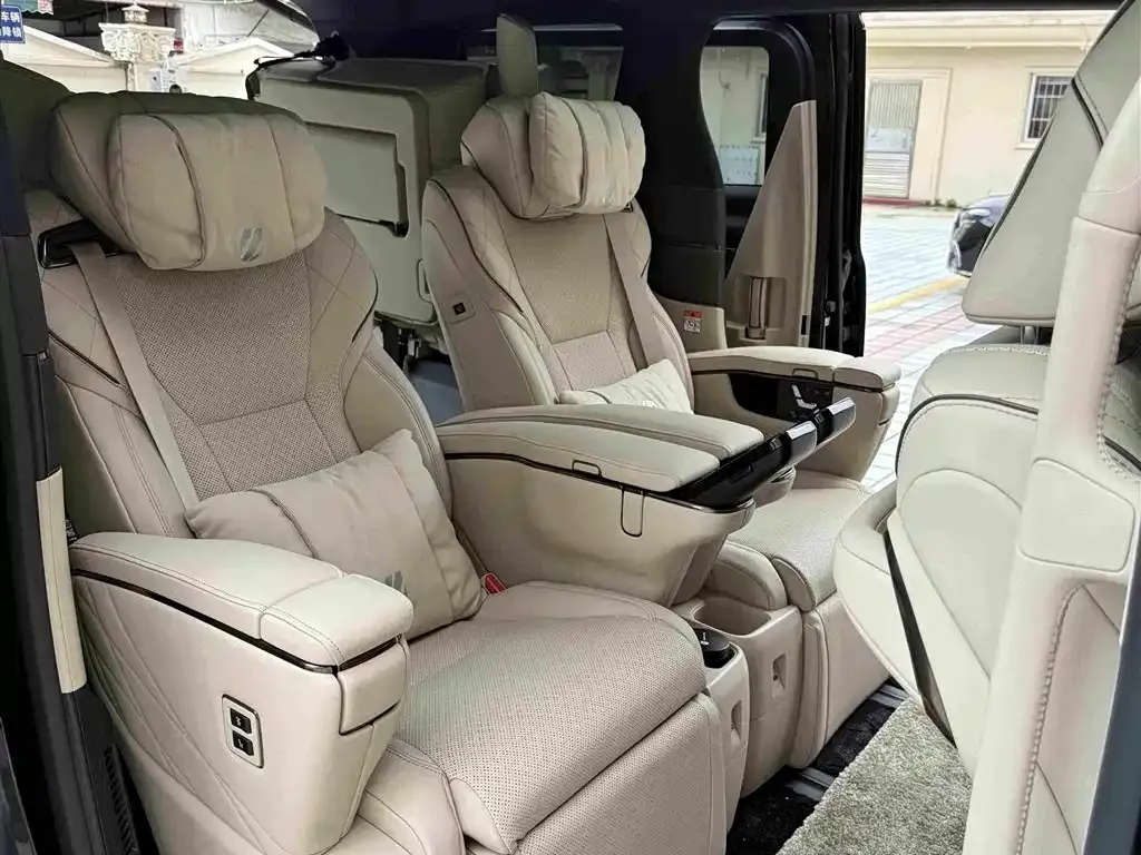 Toyota Alphard — фото 6