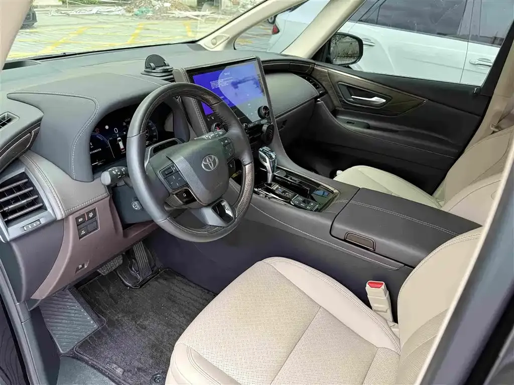 Toyota Alphard — фото 2