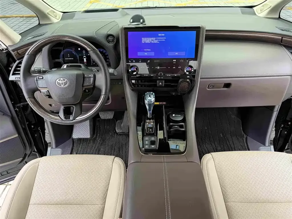 Toyota Alphard — фото 10