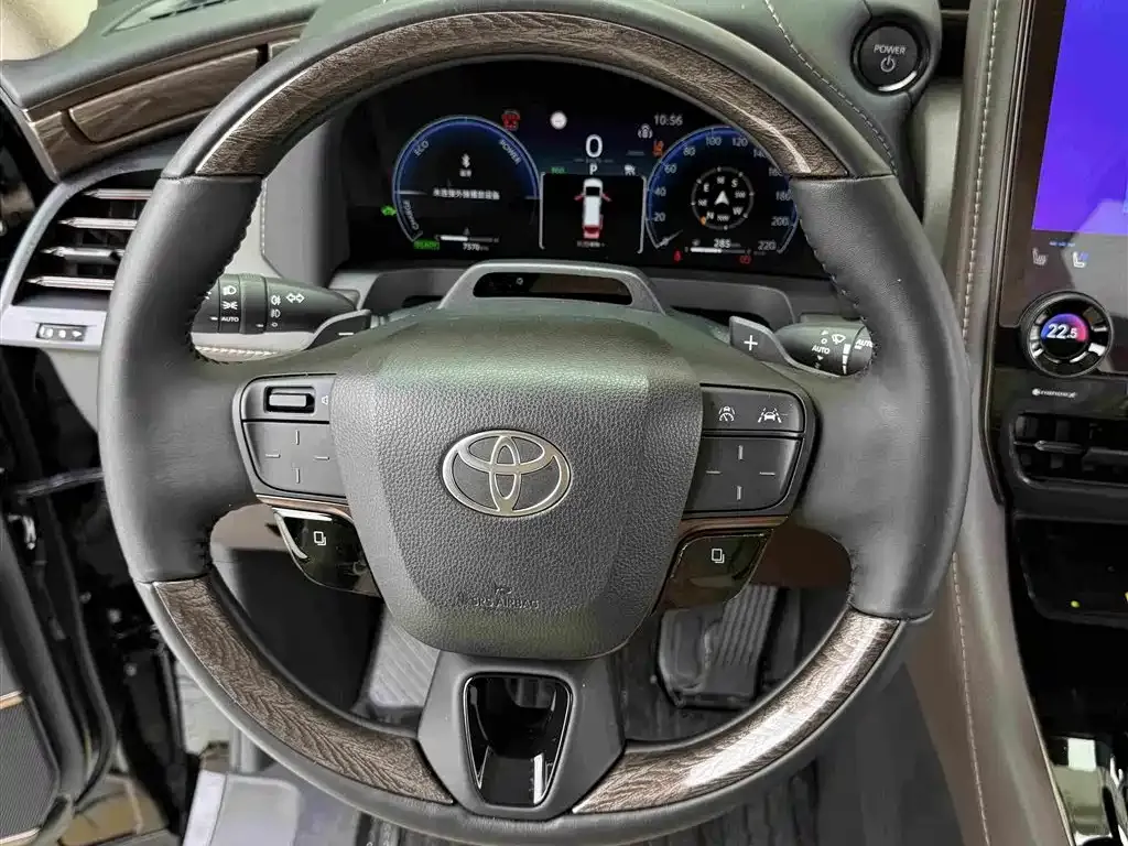 Toyota Alphard — фото 3