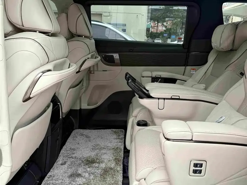 Toyota Alphard — фото 8