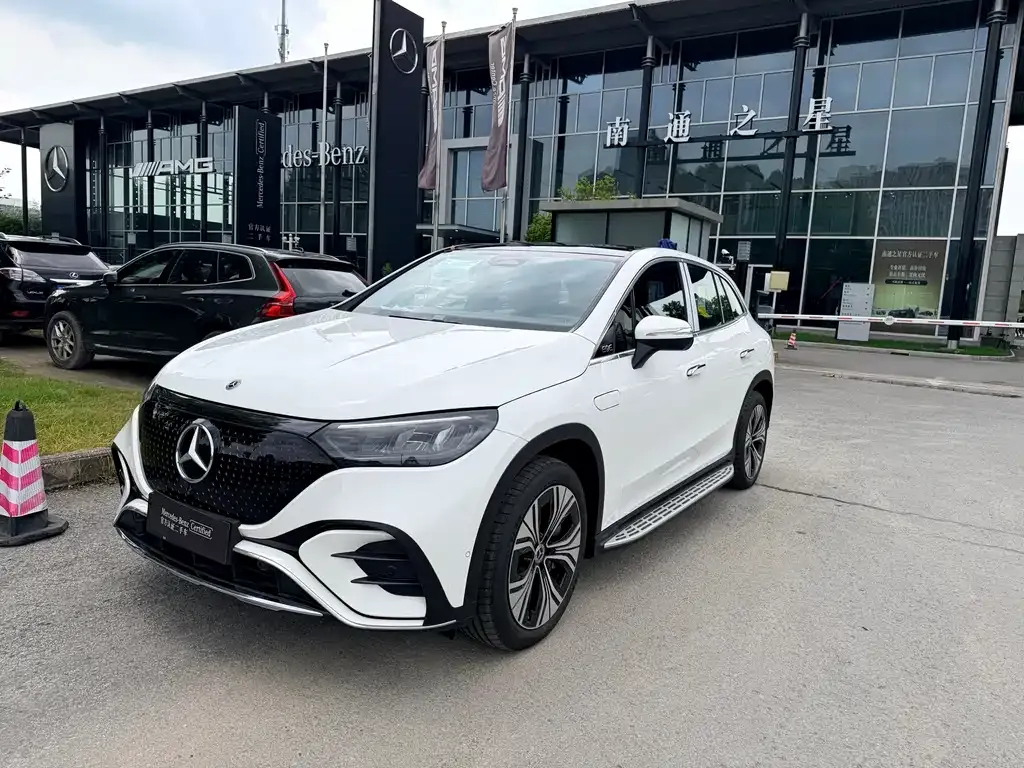 Mercedes-Benz EQE SUV — фото 1