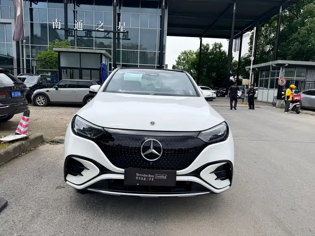 Mercedes-Benz EQE SUV — фото 9