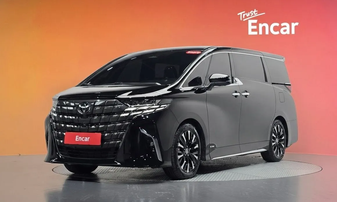 Toyota Alphard — фото 1