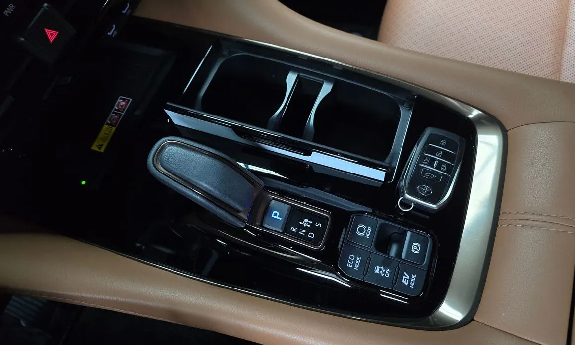 Toyota Alphard — фото 3