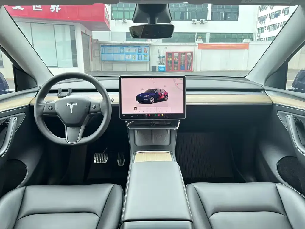 Tesla Model Y — фото 2