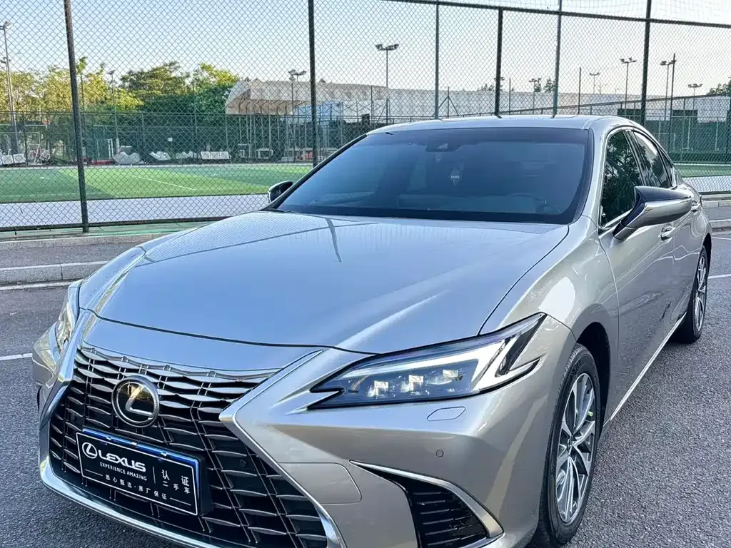 Lexus ES — фото 1