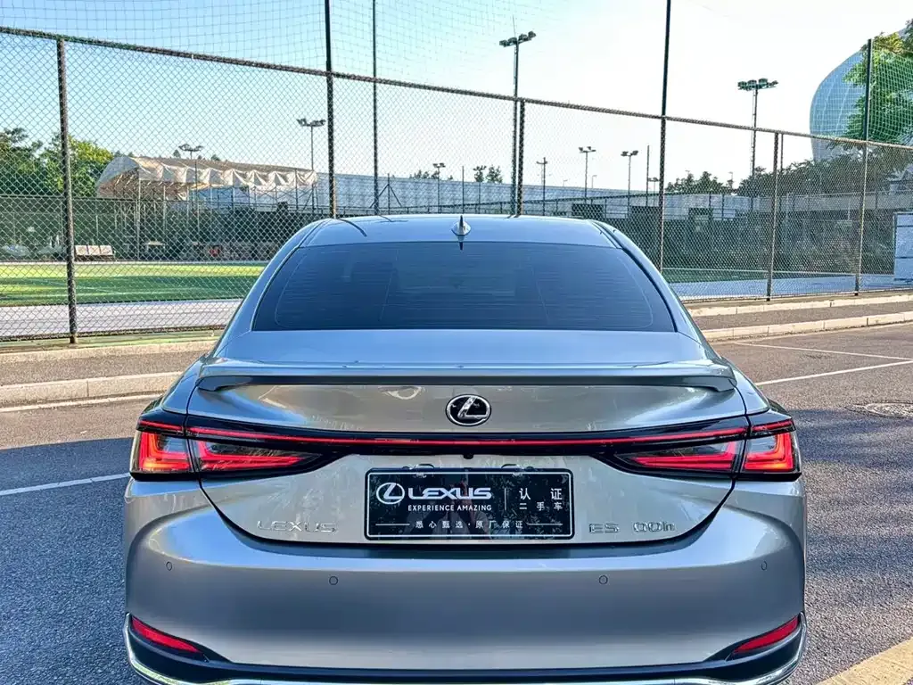 Lexus ES — фото 5