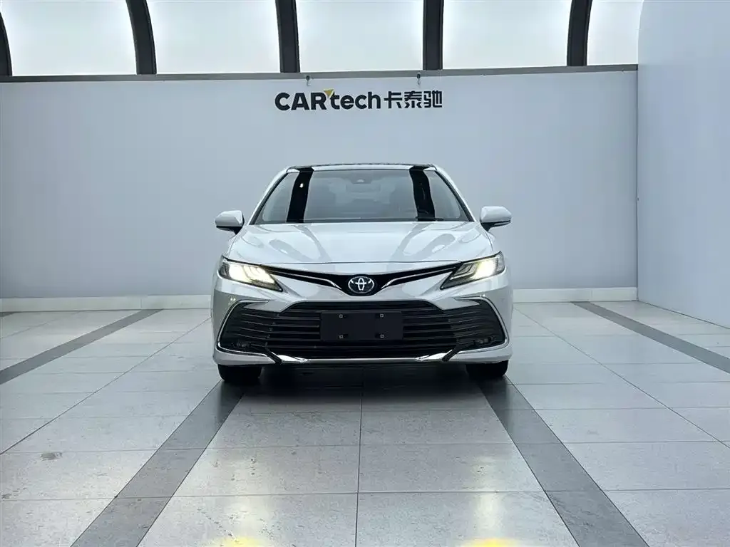 Toyota Camry — фото 5
