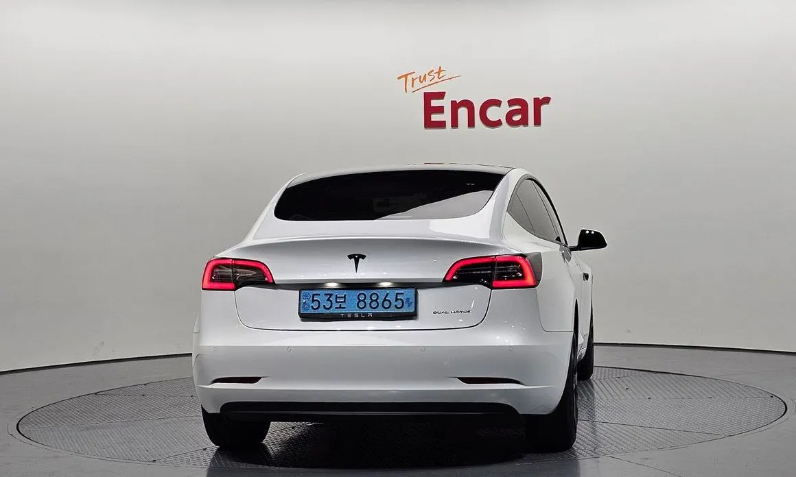Tesla Model 3 — фото 2