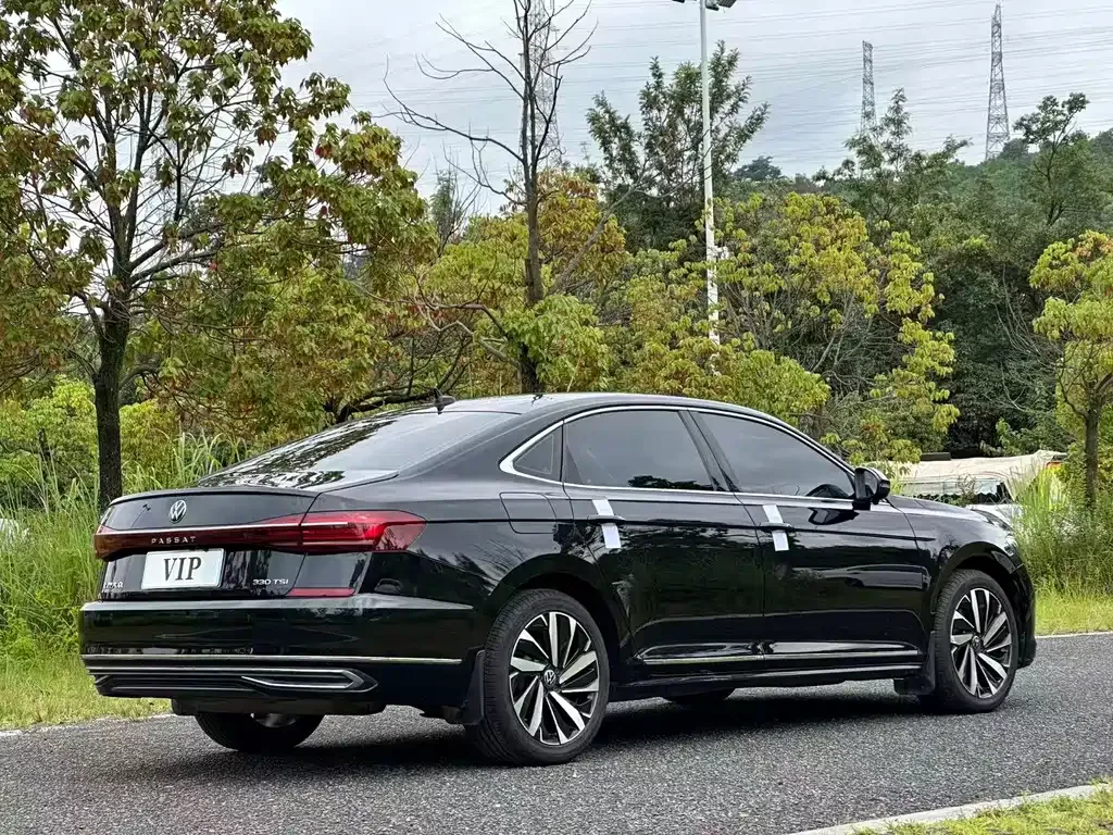 Volkswagen Passat — фото 8