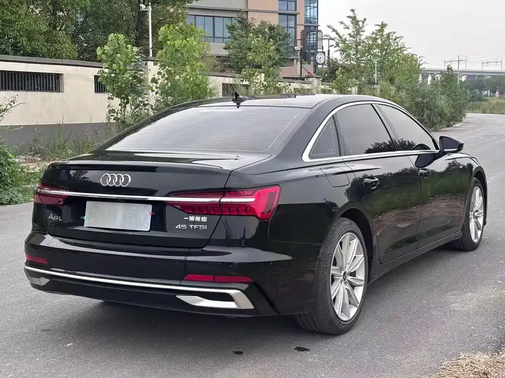 Audi A6L — фото 9