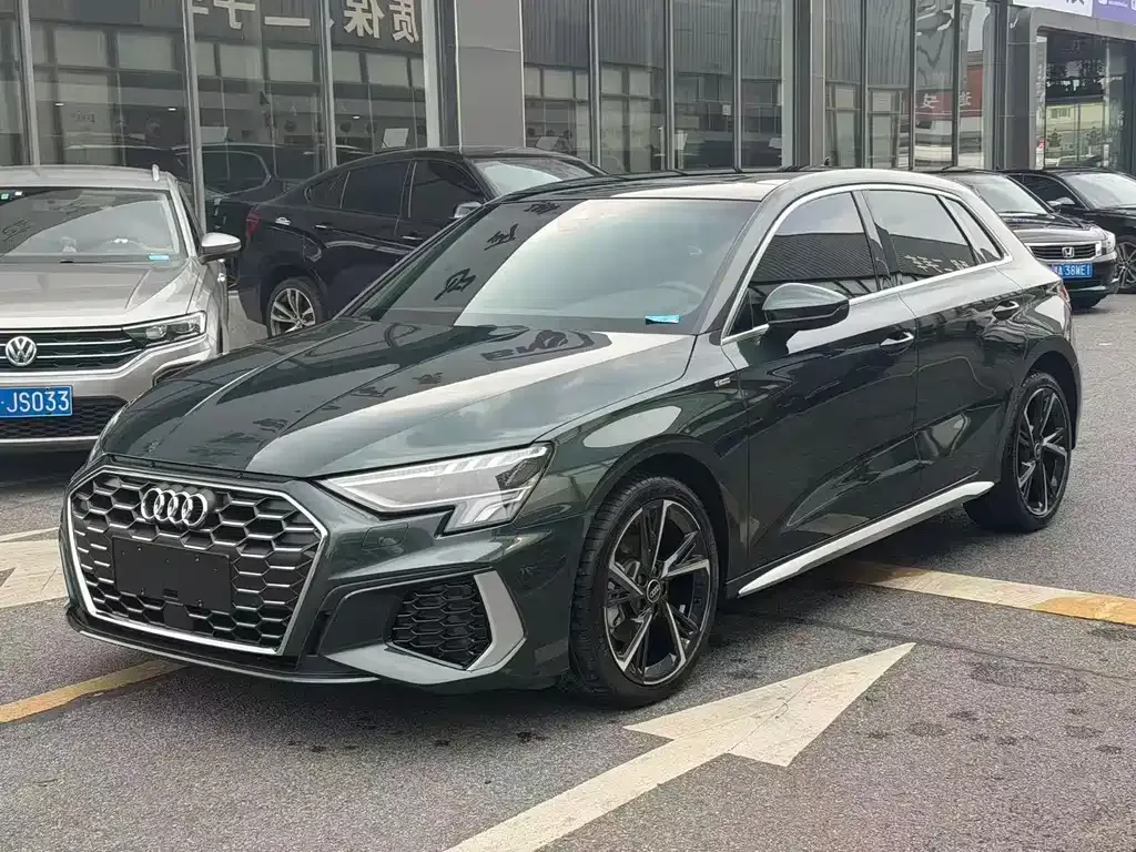 Audi A3 — фото 1
