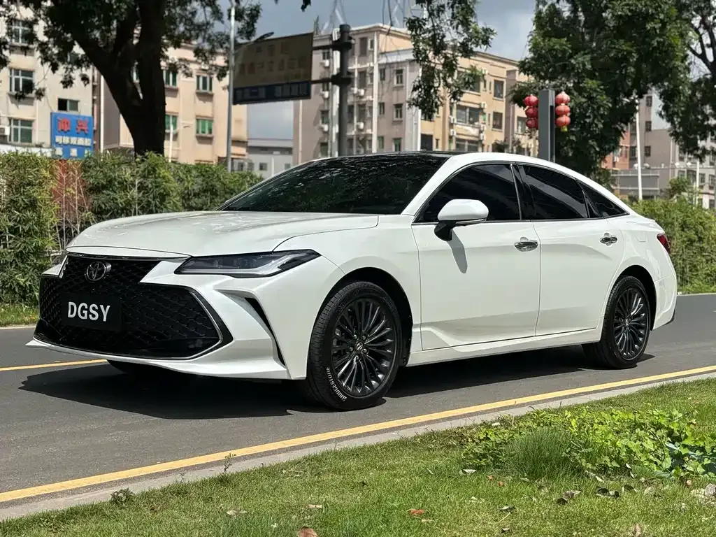 Toyota Avalon — фото 1