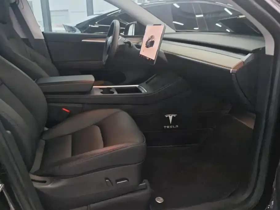 Tesla Model Y — фото 5
