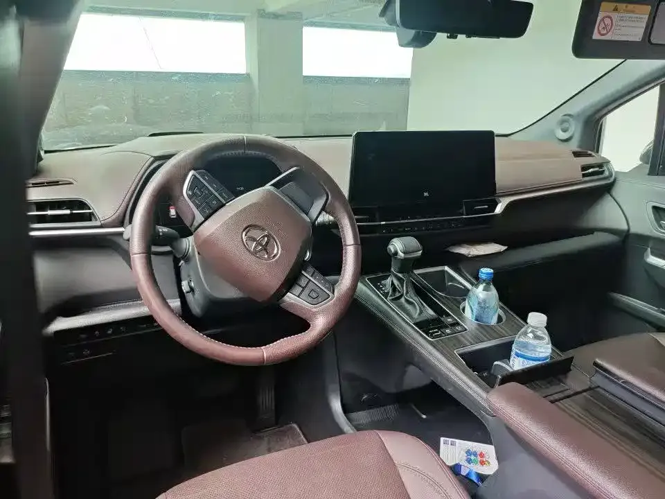 Toyota Sienna — фото 10