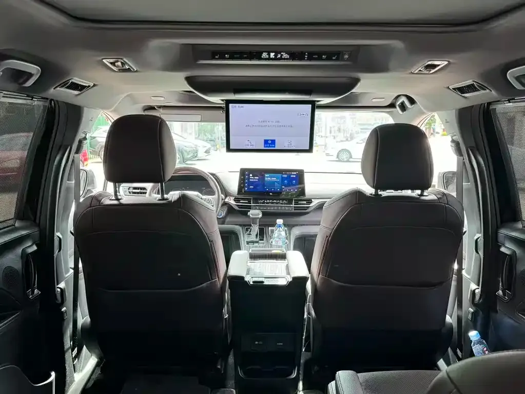 Toyota Sienna — фото 8
