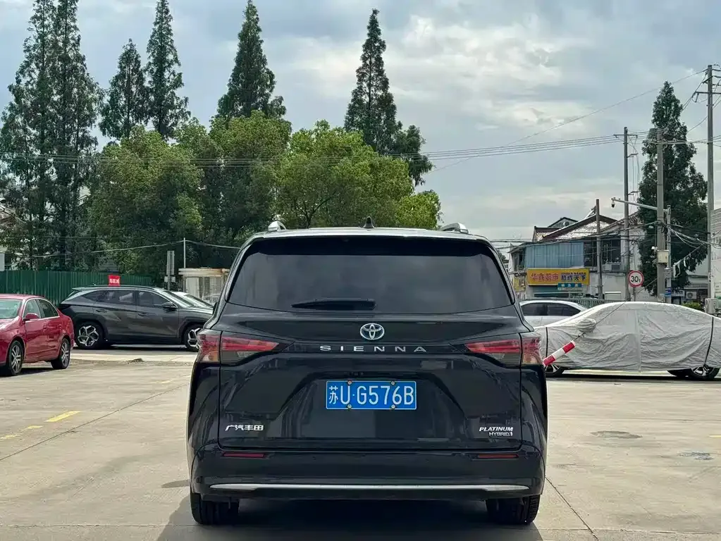 Toyota Sienna — фото 5