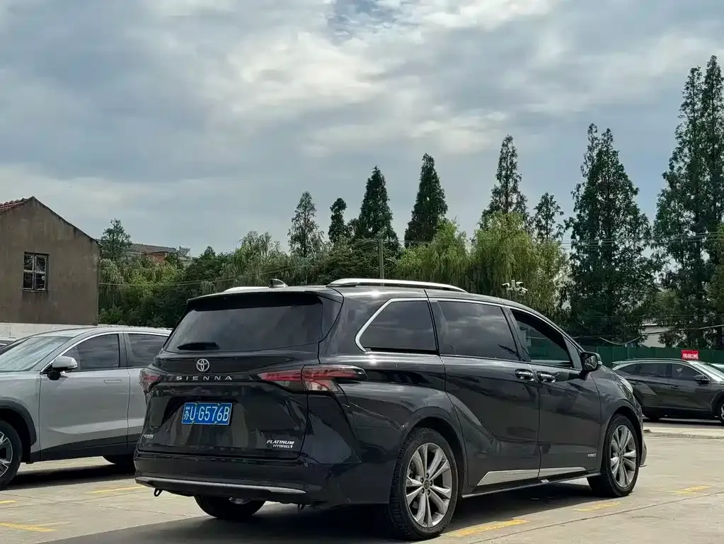 Toyota Sienna — фото 4