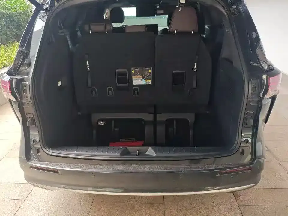 Toyota Sienna — фото 3