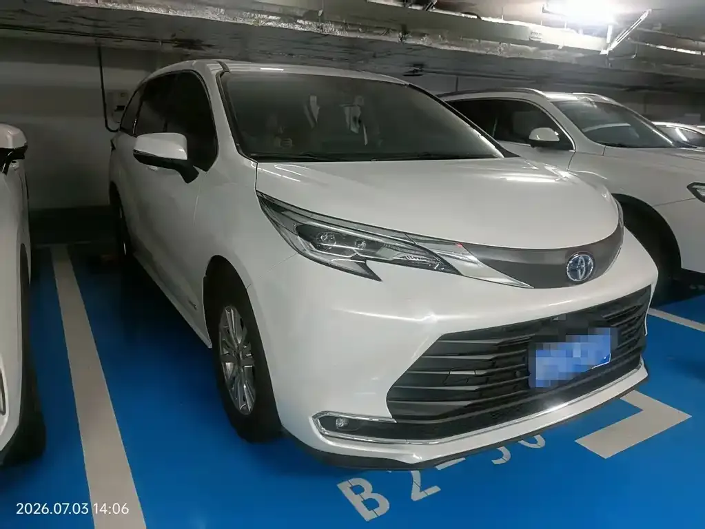 Toyota Sienna — фото 4