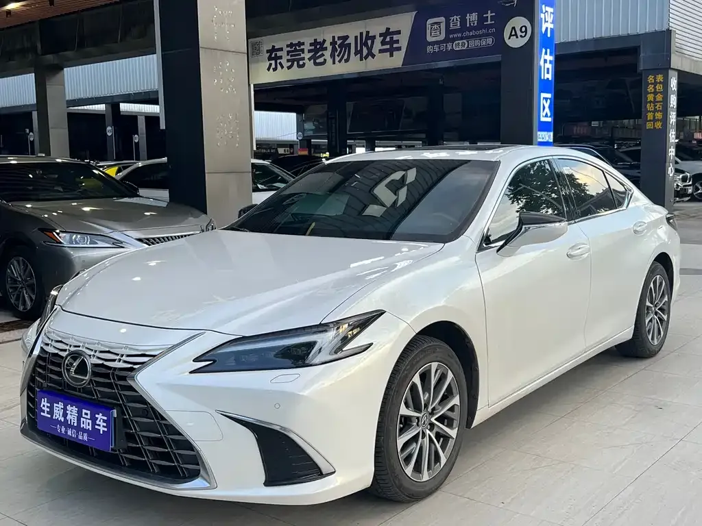 Lexus ES — фото 1