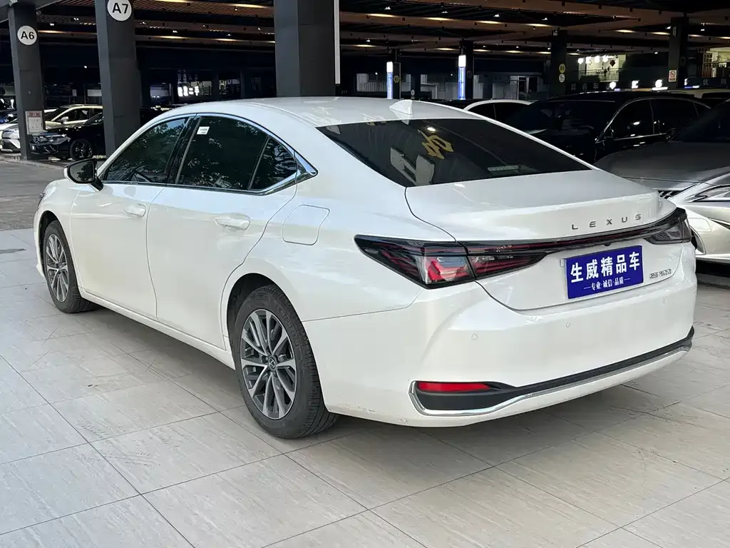 Lexus ES — фото 10