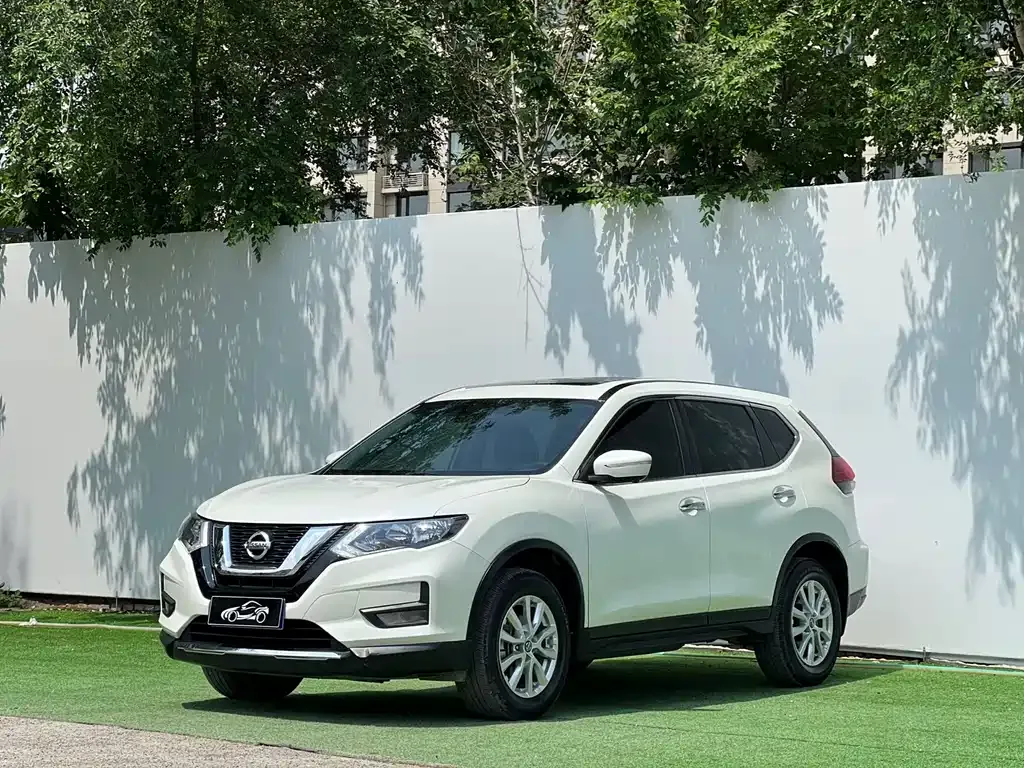 Nissan X-Trail — фото 1