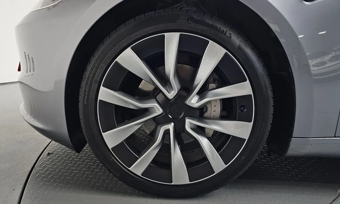 Tesla Model 3 — фото 10