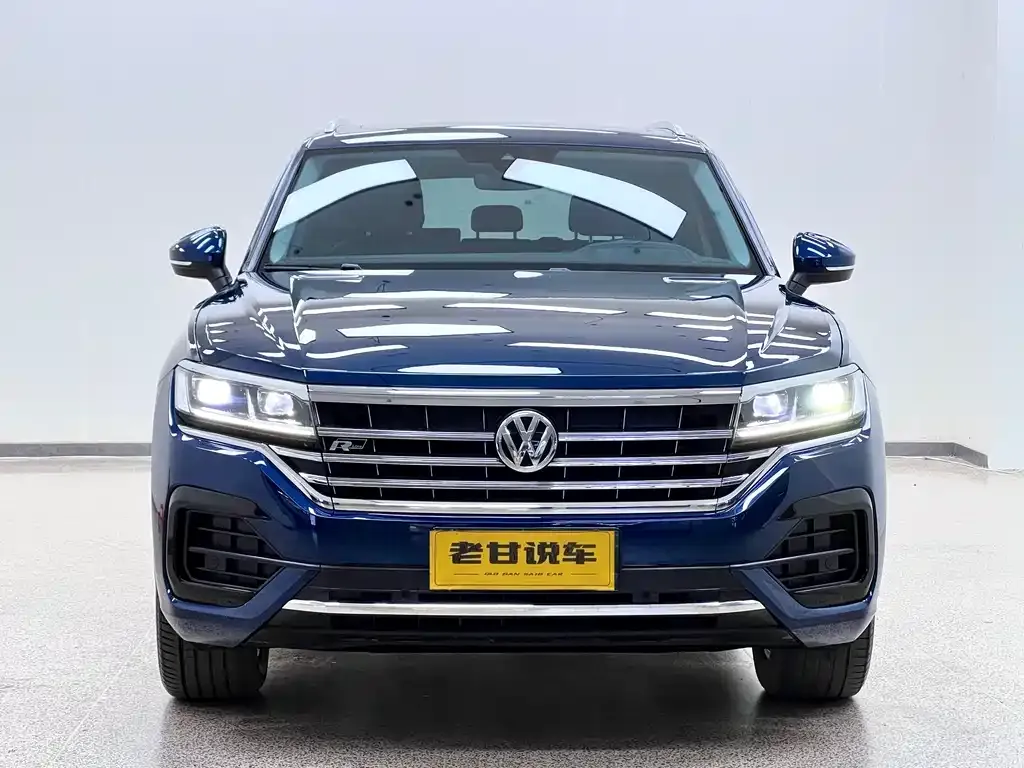 Volkswagen Touareg — фото 7