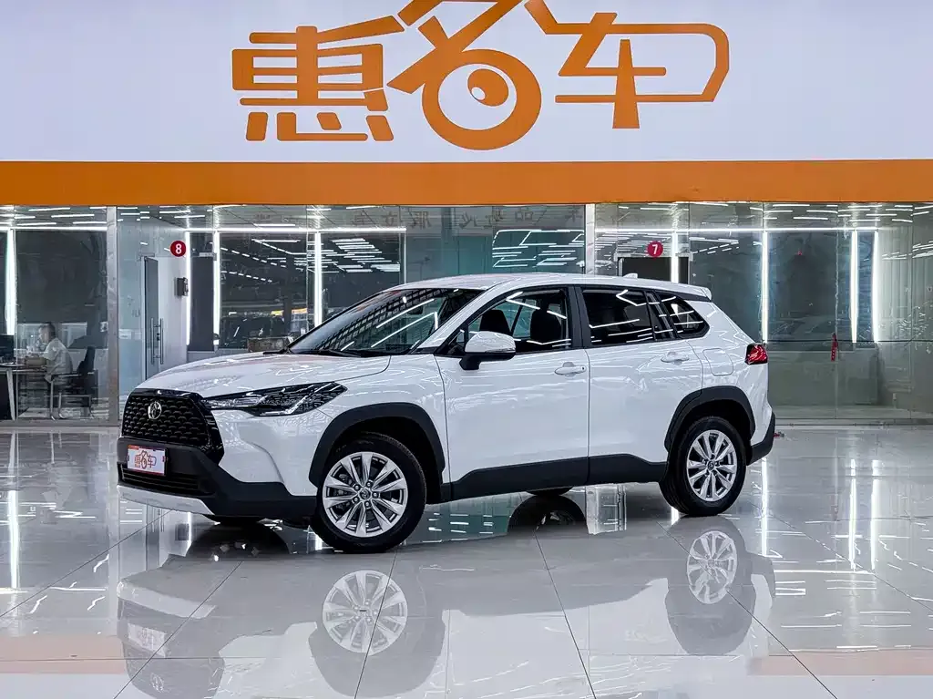 Toyota Corolla Cross — фото 1