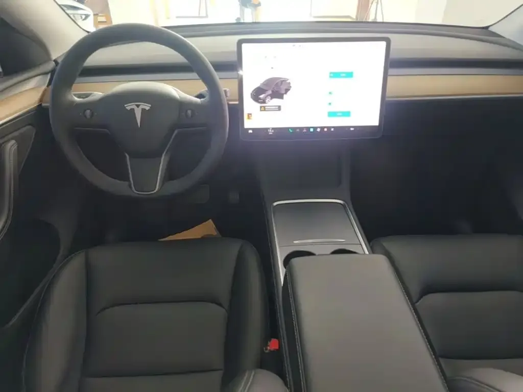Tesla Model Y — фото 8