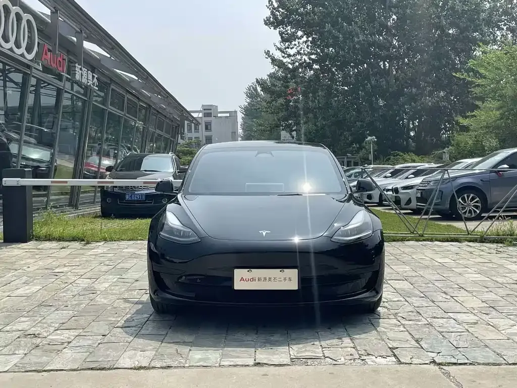 Tesla Model 3 — фото 7