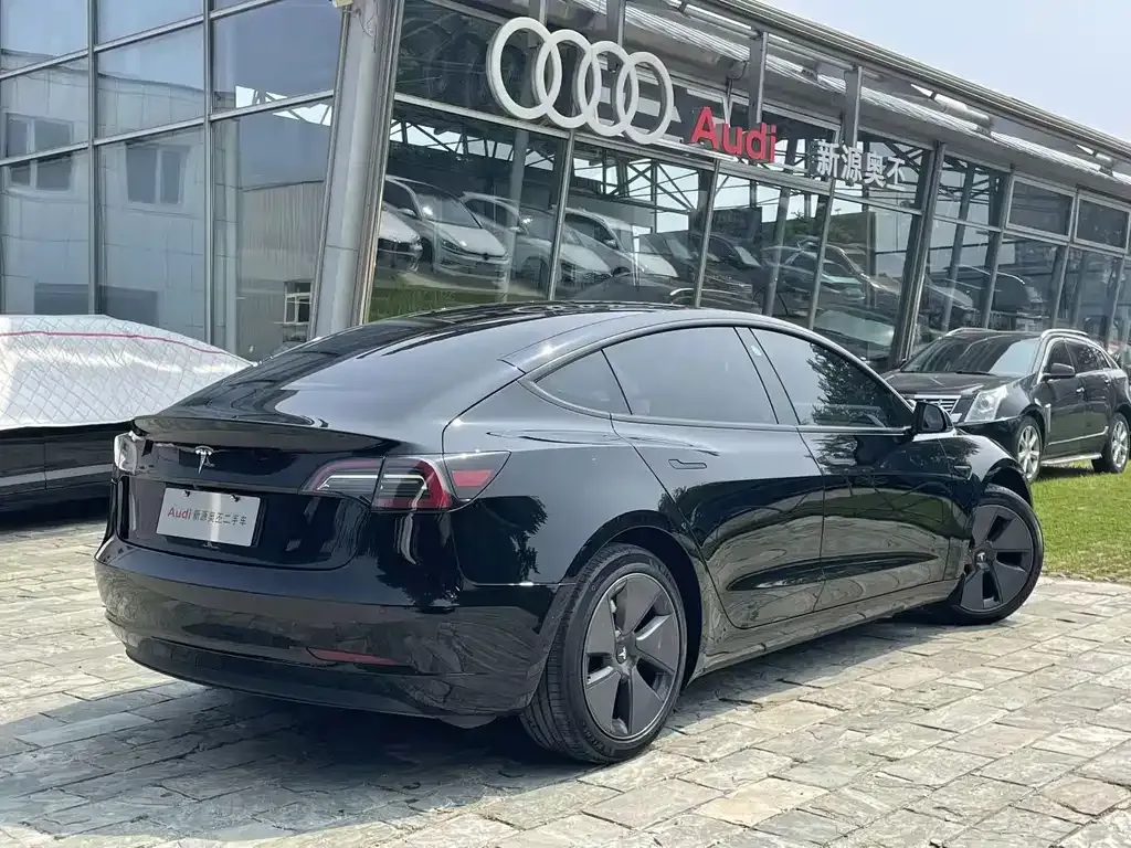 Tesla Model 3 — фото 5