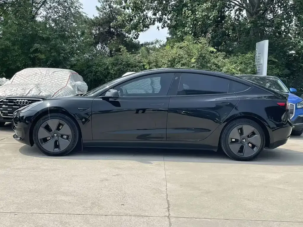 Tesla Model 3 — фото 8