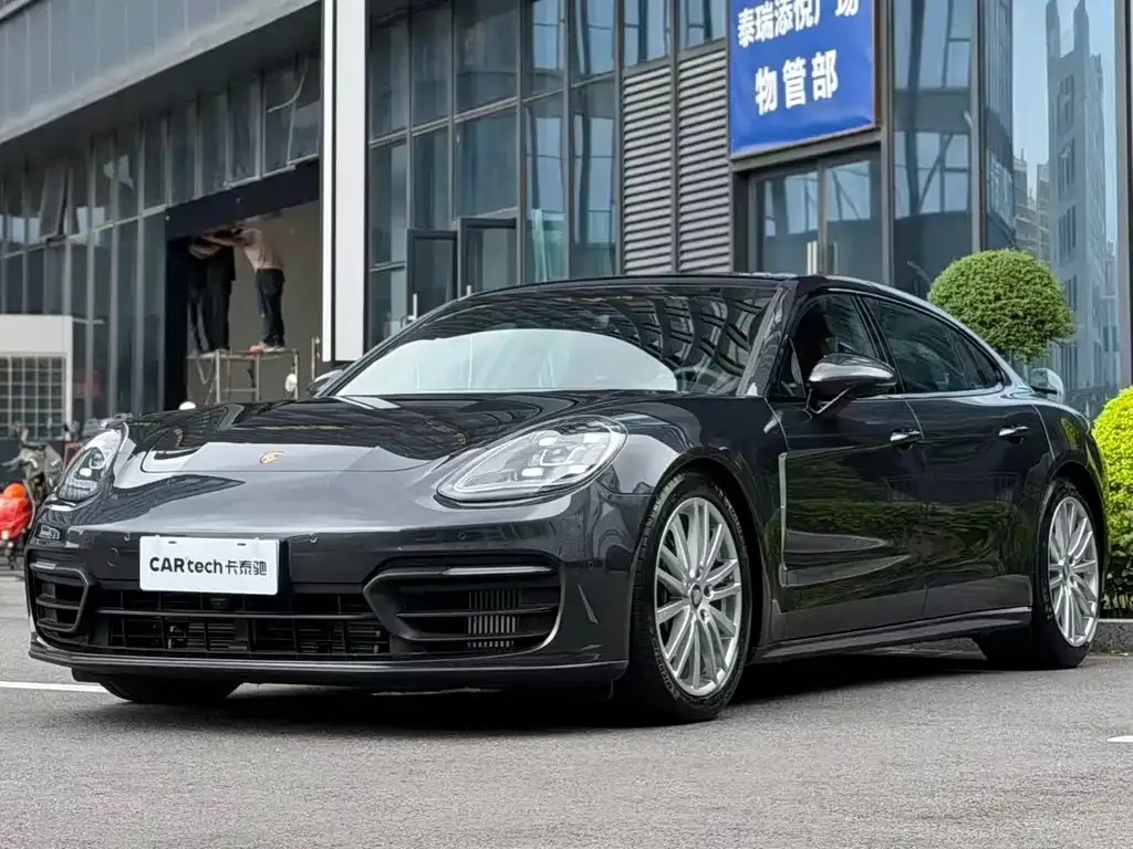 Porsche Panamera — фото 1