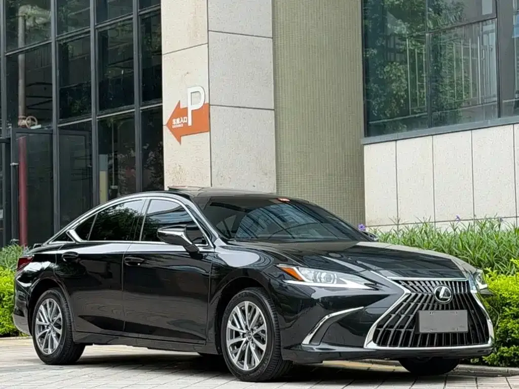Lexus ES — фото 1