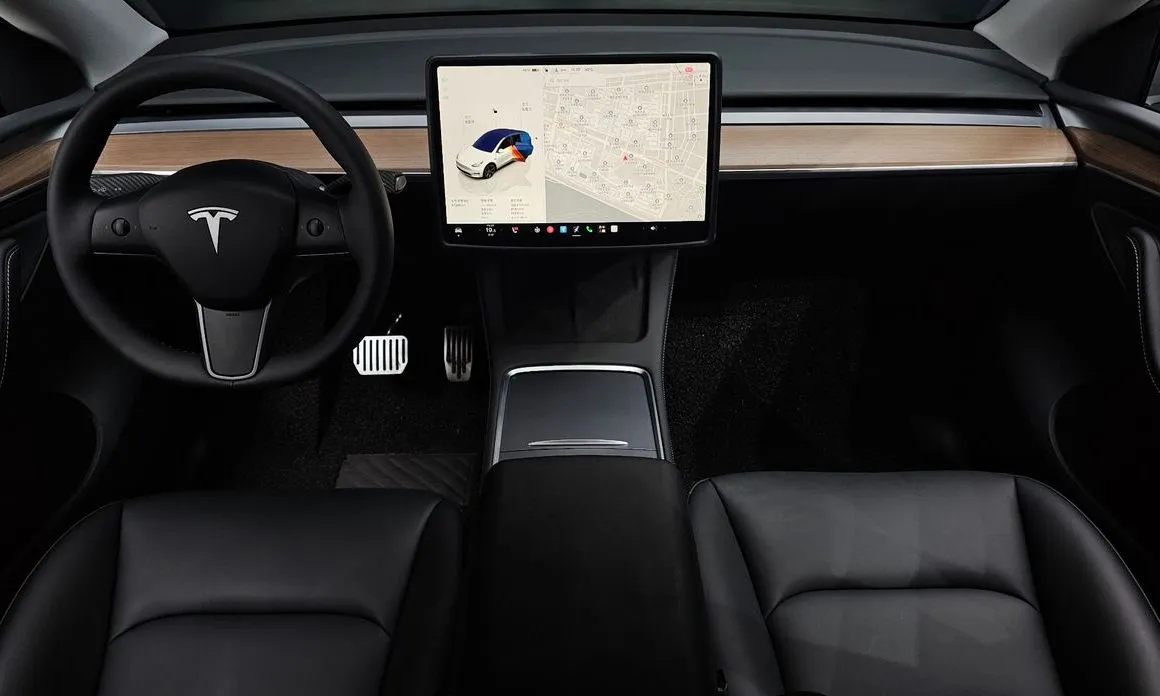 Tesla Model Y — фото 2