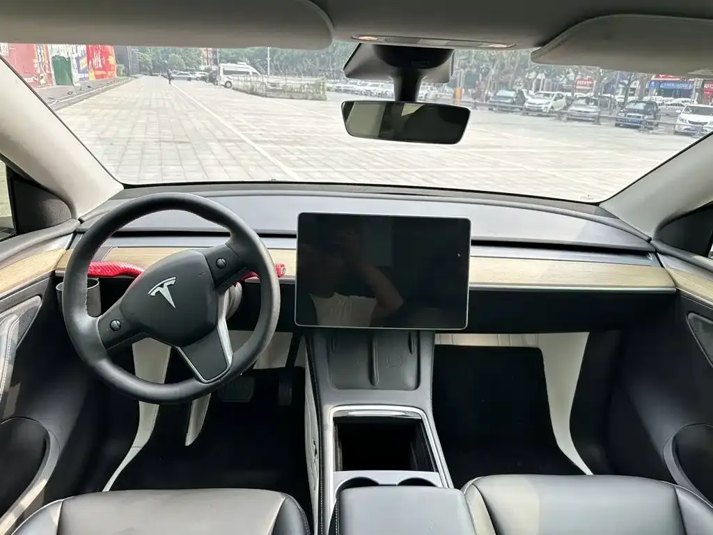 Tesla Model Y — фото 6