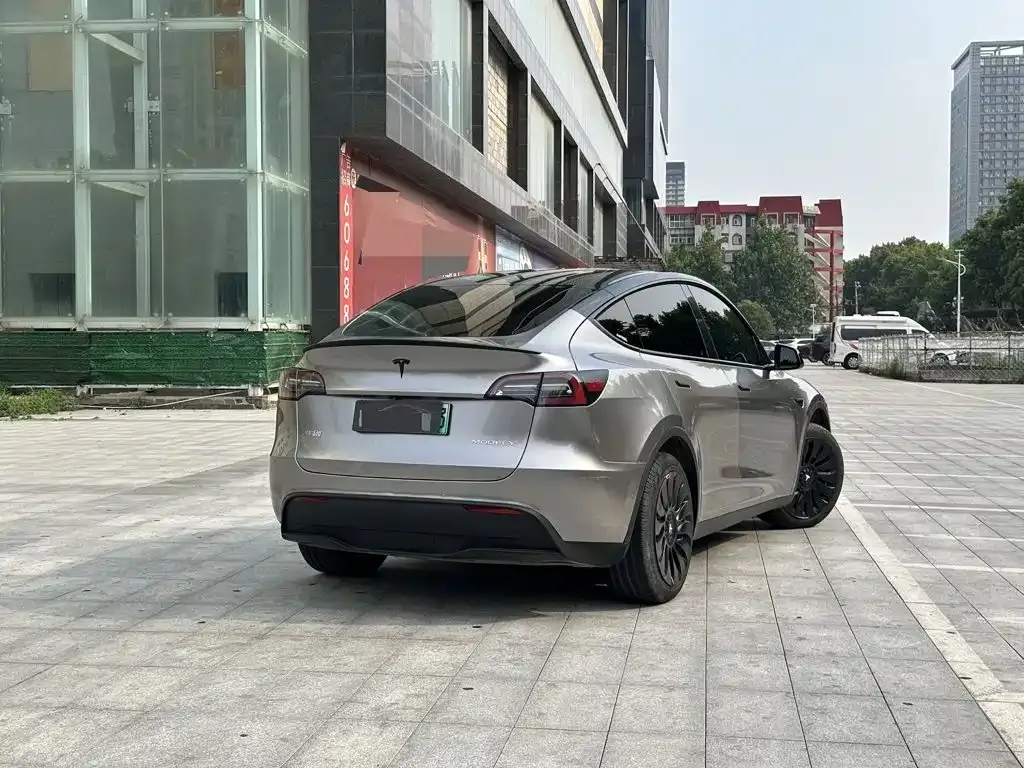 Tesla Model Y — фото 4