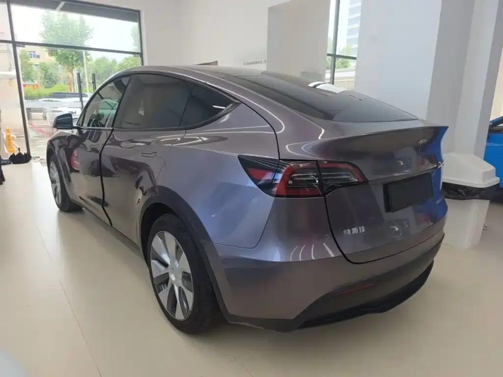 Tesla Model Y — фото 8