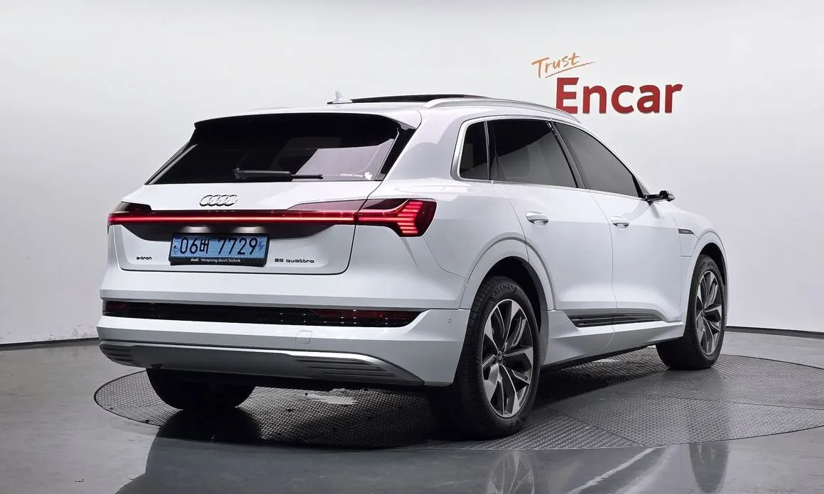 Audi e-tron 2022 из KR, фото 5