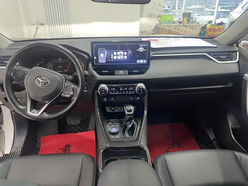 Toyota RAV4 — фото 9