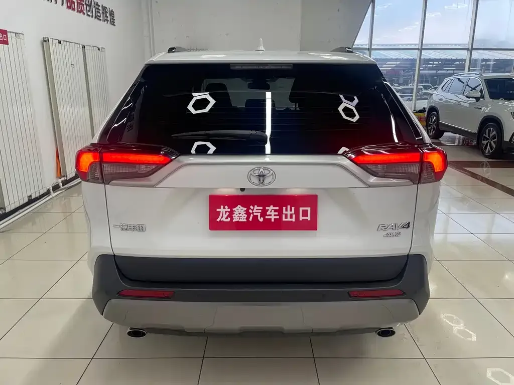 Toyota RAV4 — фото 6