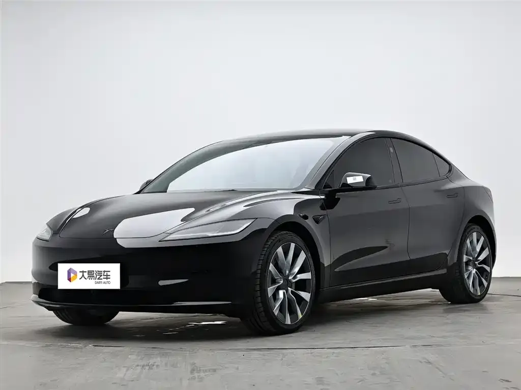 Tesla Model 3 — фото 1