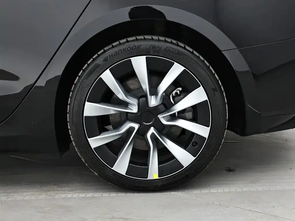 Tesla Model 3 — фото 6