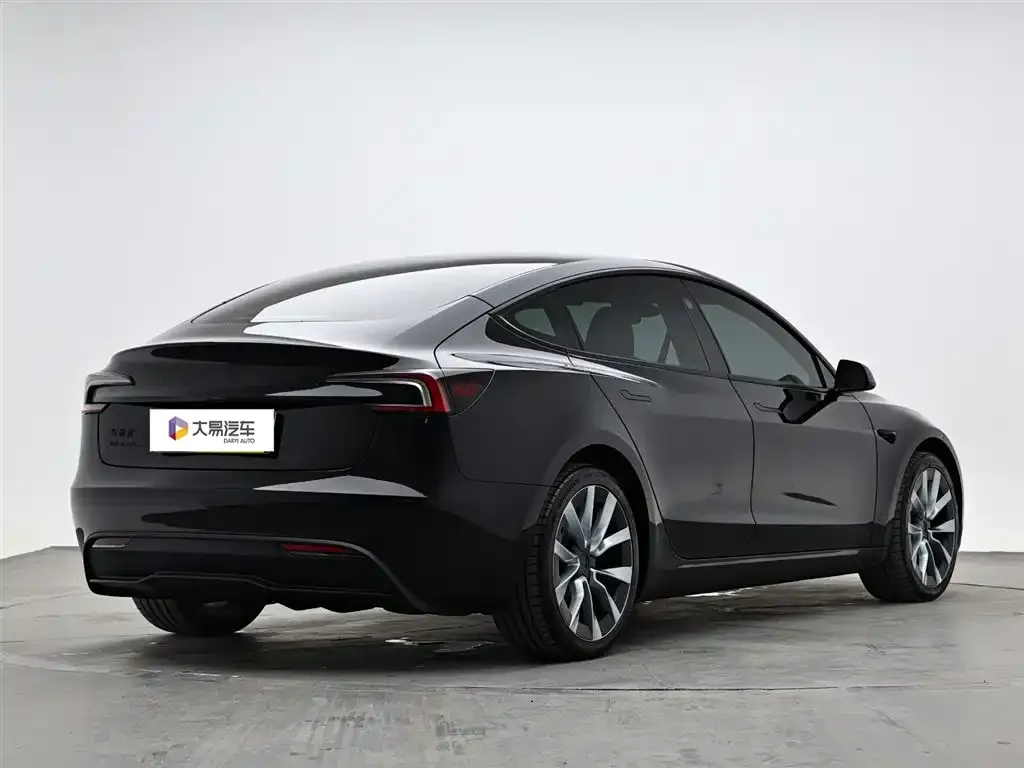 Tesla Model 3 — фото 4