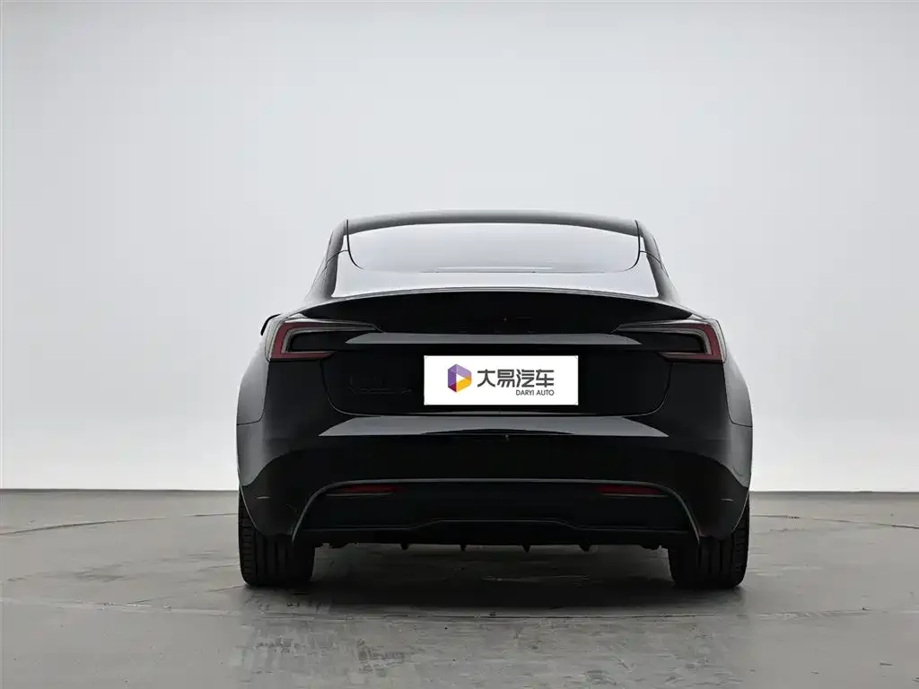 Tesla Model 3 — фото 7