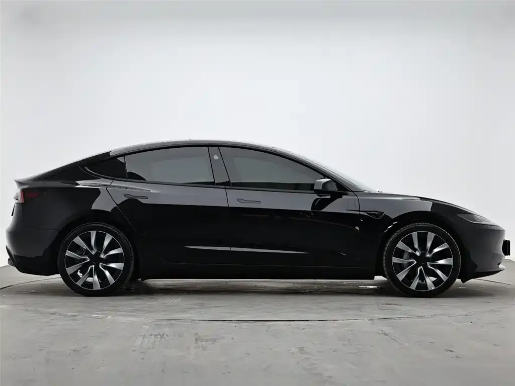 Tesla Model 3 — фото 9